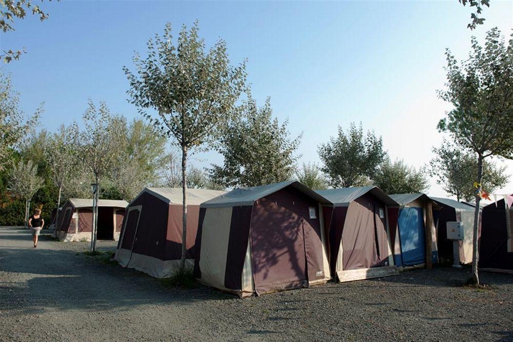 New Camping Le Tamerici Чечина Экстерьер фото
